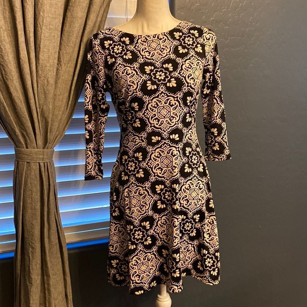 2/$15 B. Darlin black and white dress scoop back